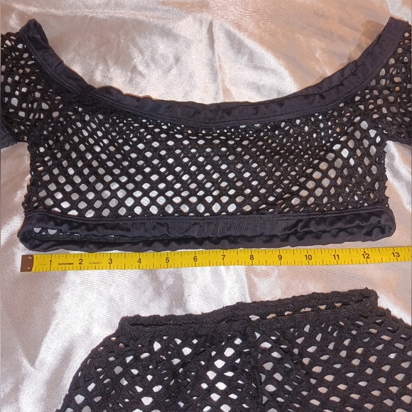 Super cute black fishnet style very stretchy high-waisted booty short and halter - Picture 4 of 4